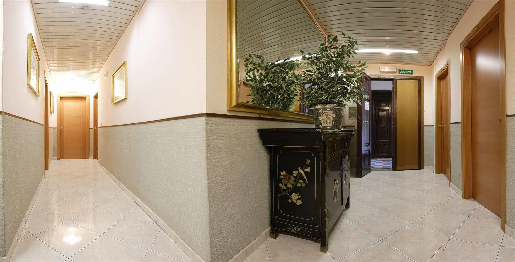 Lazzari Hotel Roma